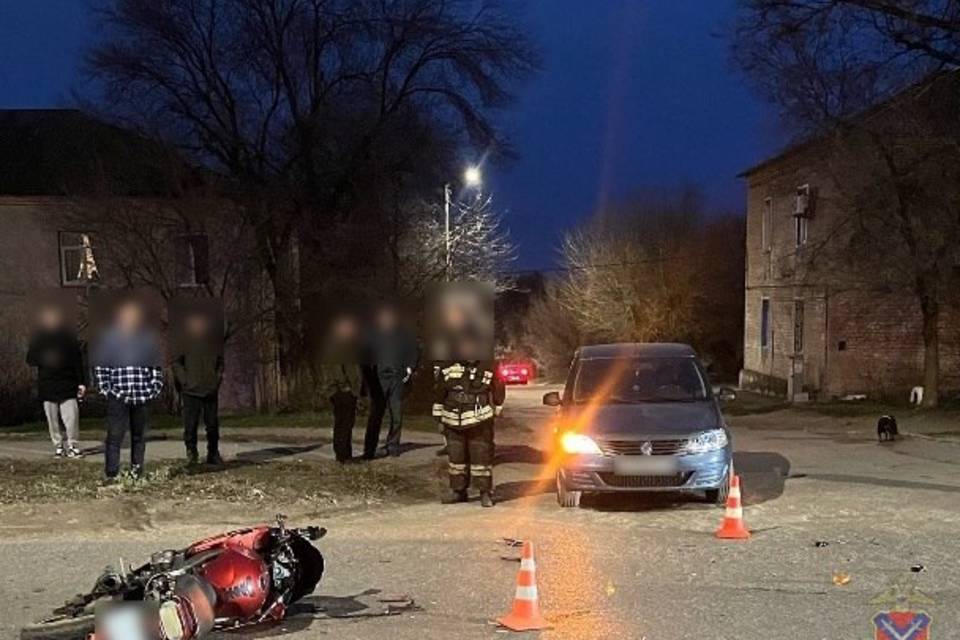 Мотоциклист пострадал при столкновении с Renault в Камышине