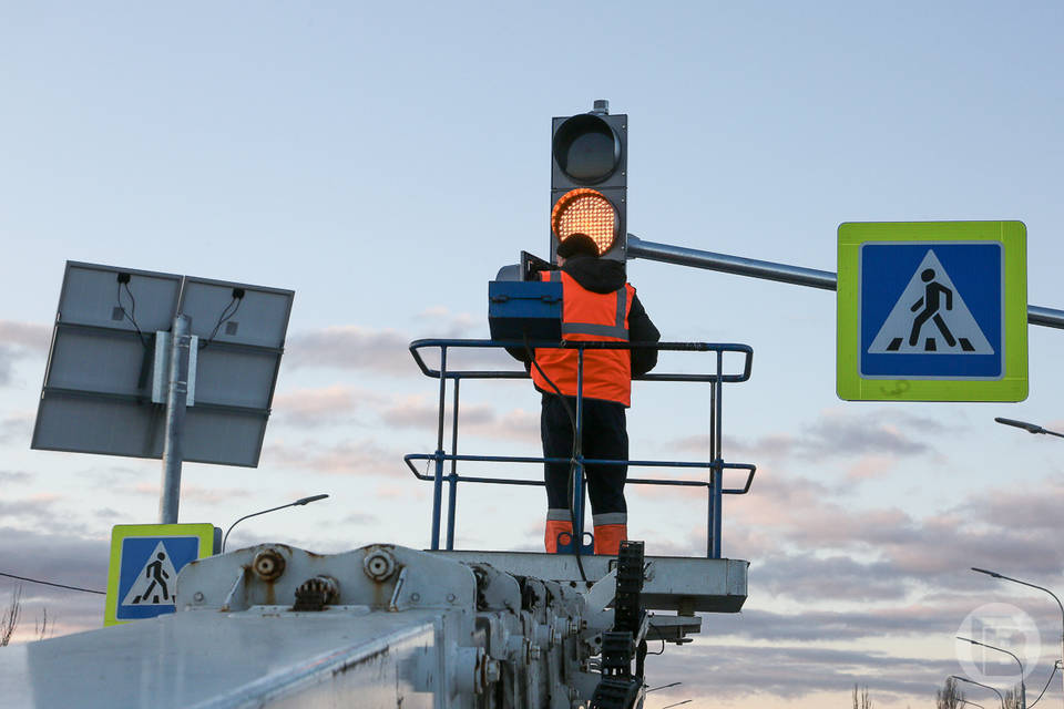 Работа светофоров изменится на восьми перекрестках в Волжском