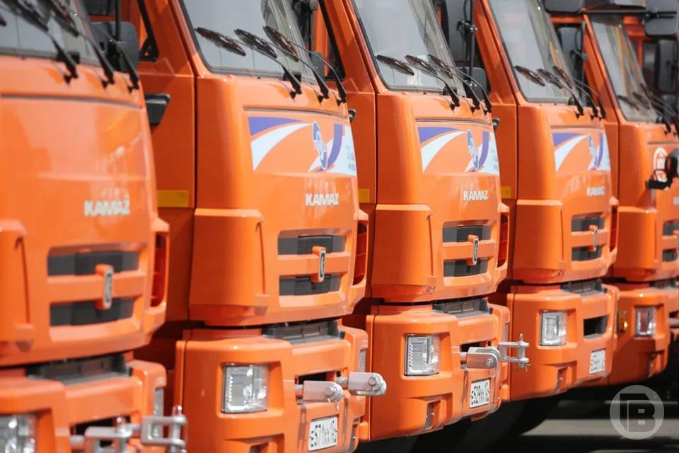 В Волгограде к работе в зимних условиях уже готово 90% автопарка спецтехники