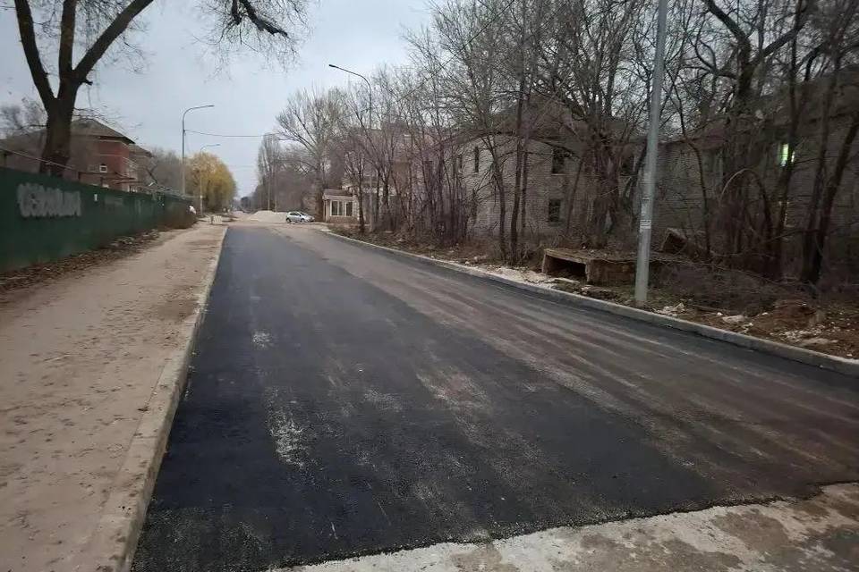 Более половины футбольного поля заасфальтировали в Волгограде в ноябре