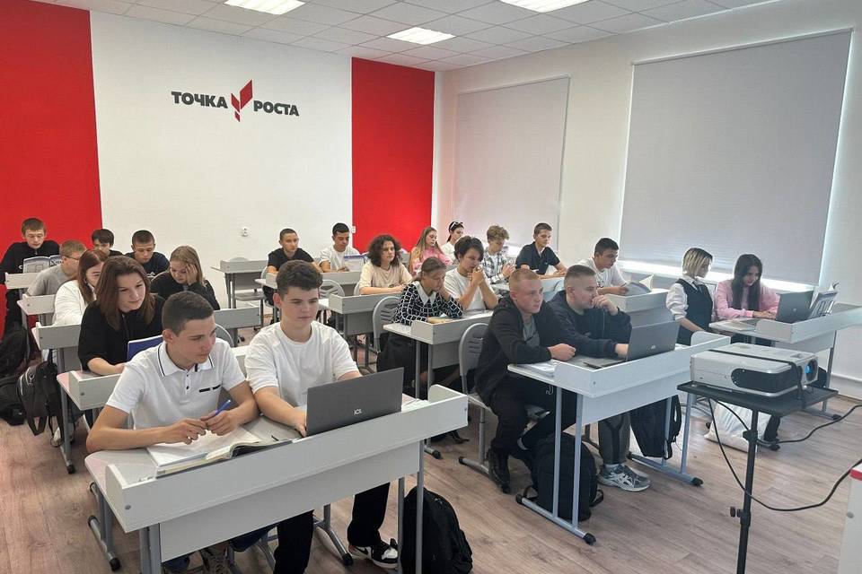 Под Волгоградом 70 тысяч сельских детей обучаются в "Точках роста"