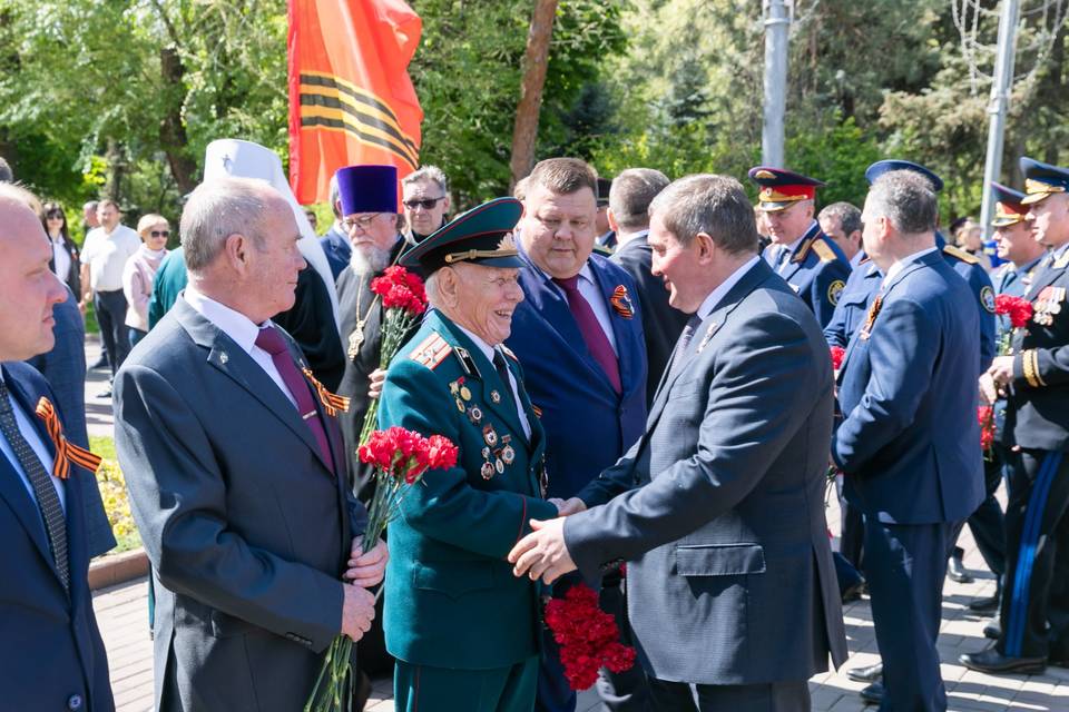 Андрей Бочаров поздравил со 100-летием фронтовика Виктора Шестеля