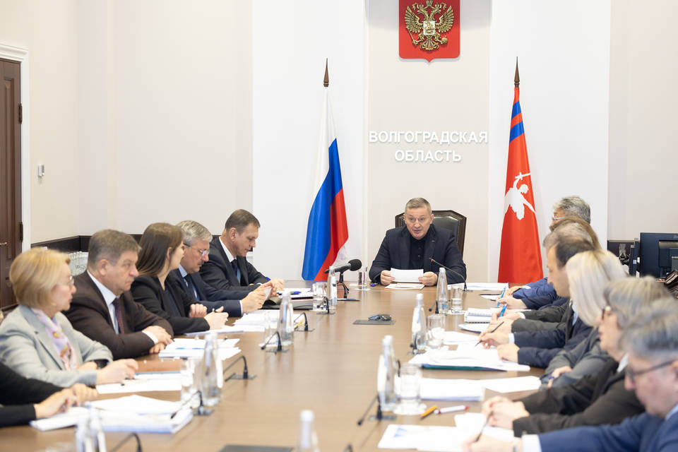 Бочаров провел совещание по вопросам функционирования и модернизации волгоградской системы ЖКХ