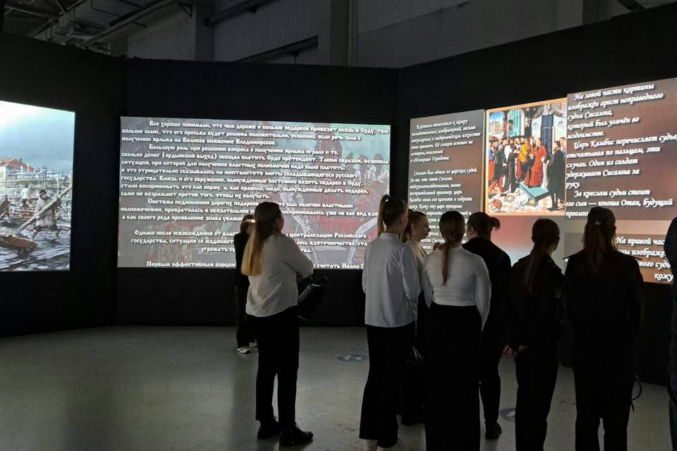 В Волгограде открыли выставку о коррупции