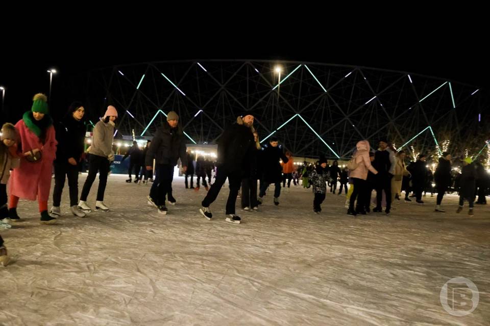 В ЦПКиО Волгограда завершают подготовку ледового катка «Лагуна»