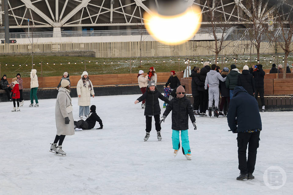 В ЦПКиО заливают самый большой открытый каток в Волгограде