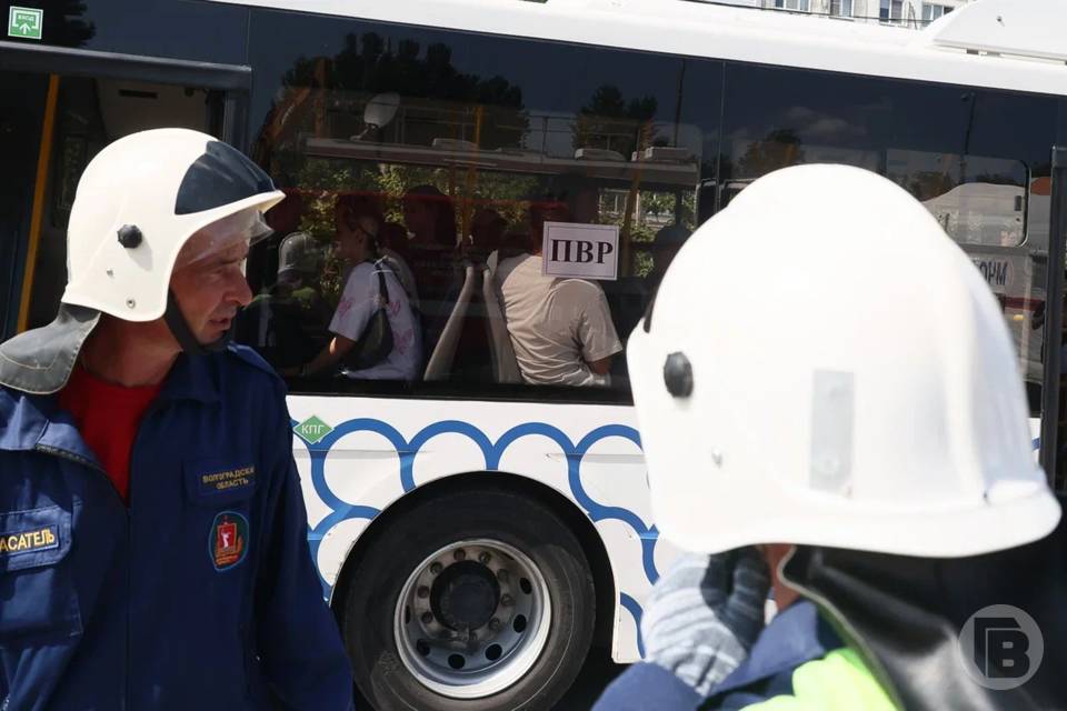 В Волгограде горели хозпостройки и резиновые изделия: сводка МЧС