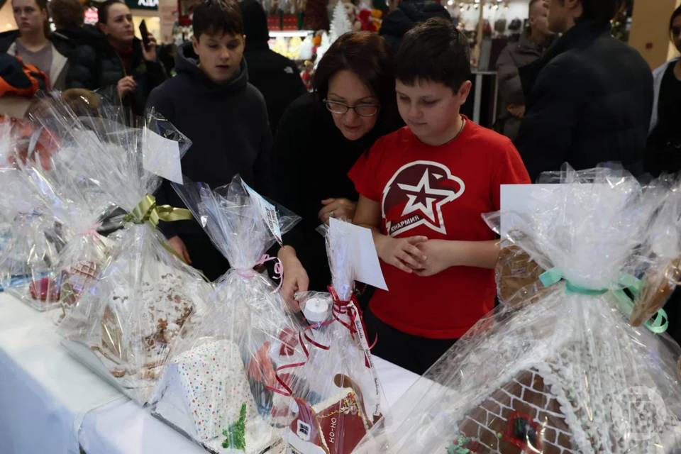 Роскомнадзор дал советы по выбору детских новогодних сладостей