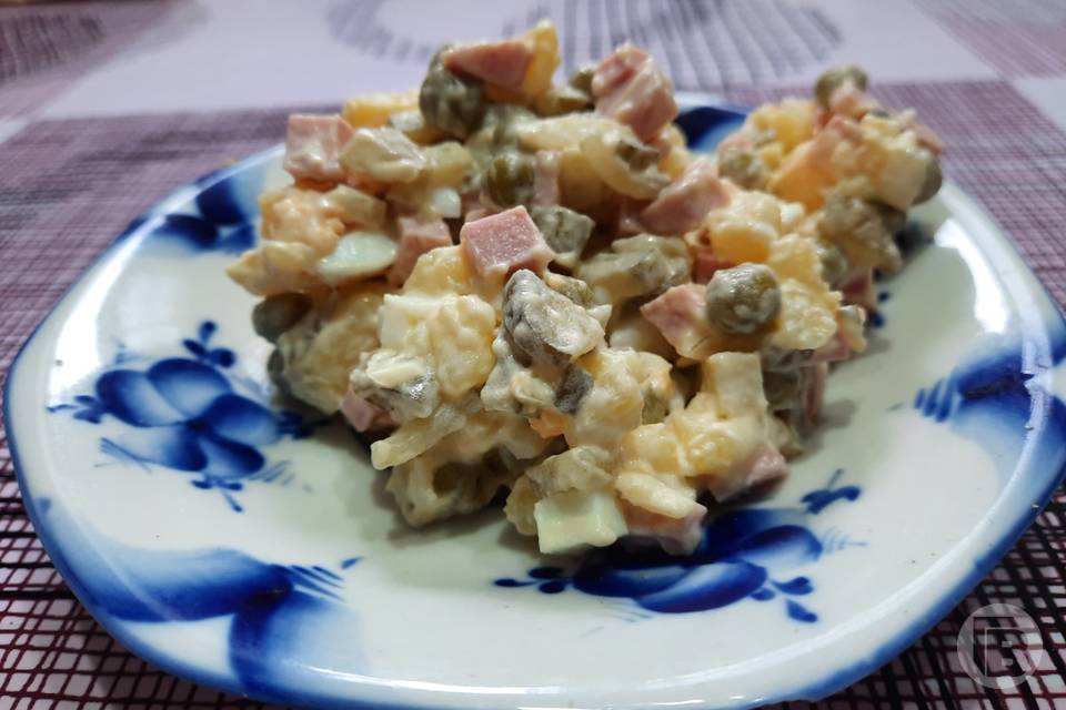 Во сколько обойдется волгоградцам новогодний «Оливье», посчитали журналисты