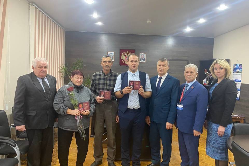 Ордена Мужества и медаль Жукова передали родным погибших на СВО волгоградцев