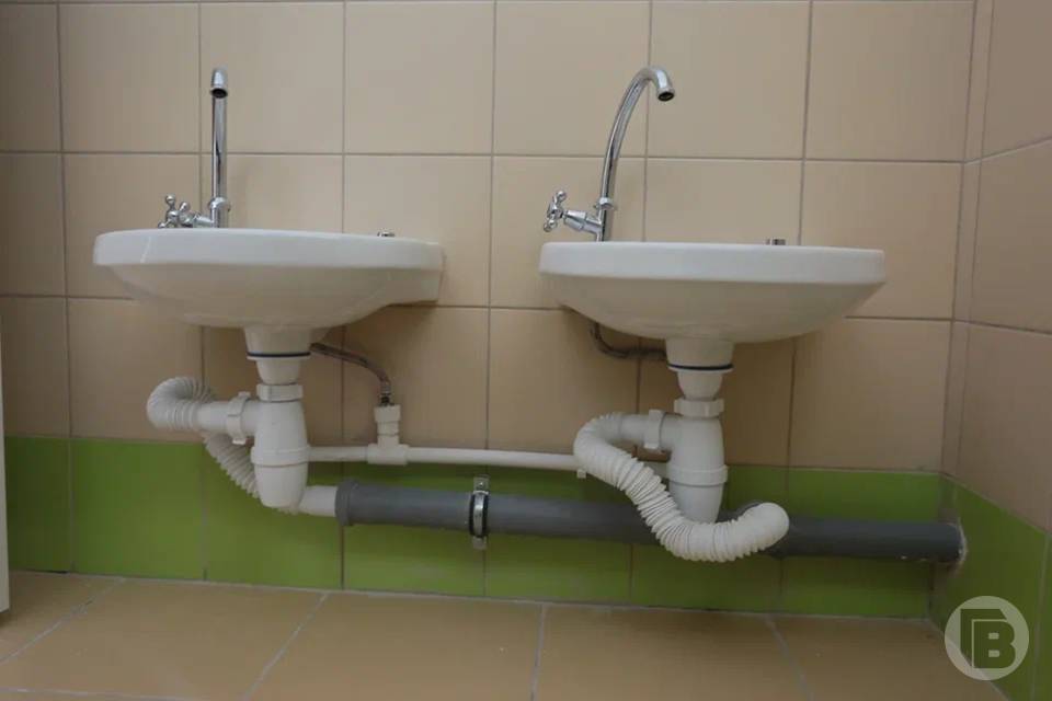 Интернат, завод и больницу отключат от подачи воды в городе Волгоградской области