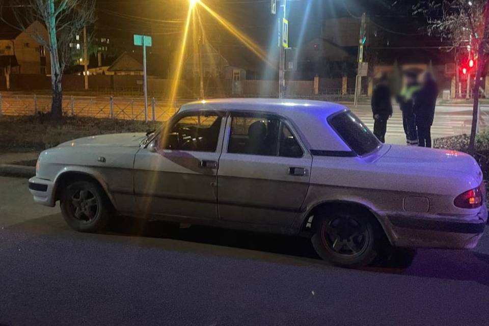 Двух пешеходов сбили в Волжском