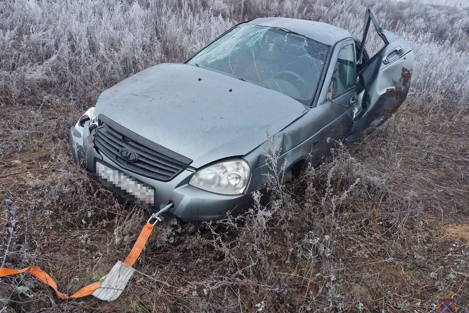 «Приора» вылетела в кювет под Волгоградом