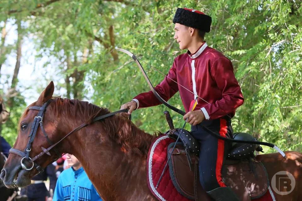 Юные волгоградские казаки соревнуются в военно-прикладных видах спорта