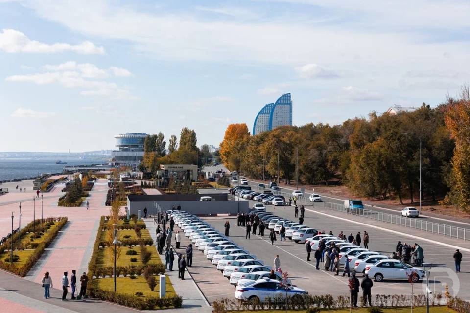 В Волгоградской области пострадавшим на работе передали 10 новых авто