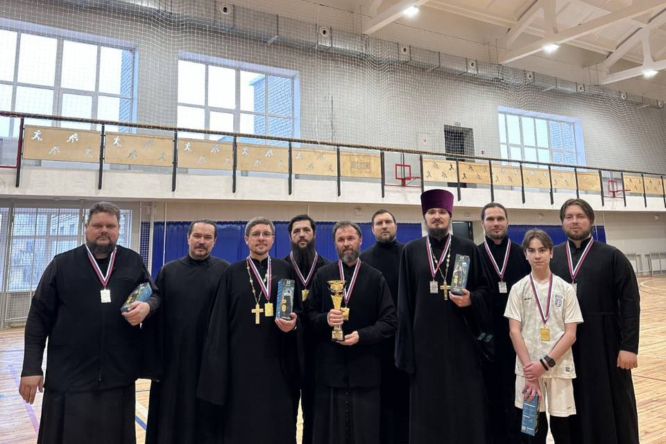 Волгоградские священники провели матч по мини-футболу