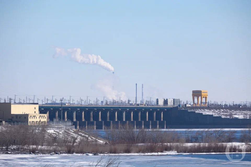 Волжская ГЭС увеличила пропуск воды с 11 декабря