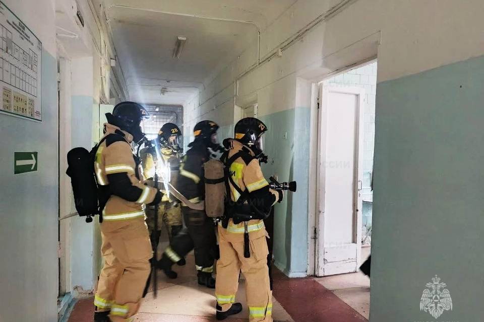 В Камышине потушили «пожар» в больнице и эвакуировали людей