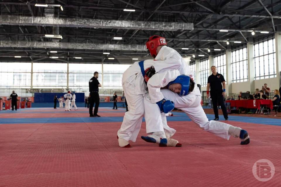 160 юных самбистов встретились на ковре в Волгограде