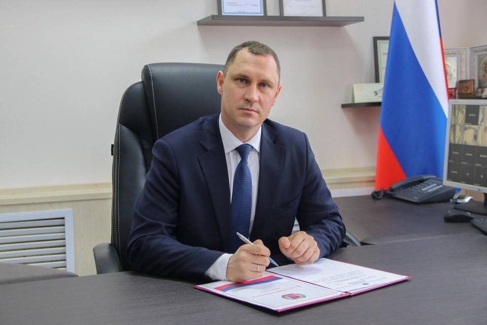 Под Волгоградом глава района ушел с поста ради работы в политике