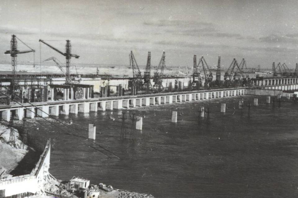 Архивное фото строительства Волжской ГЭС показали волгоградцам