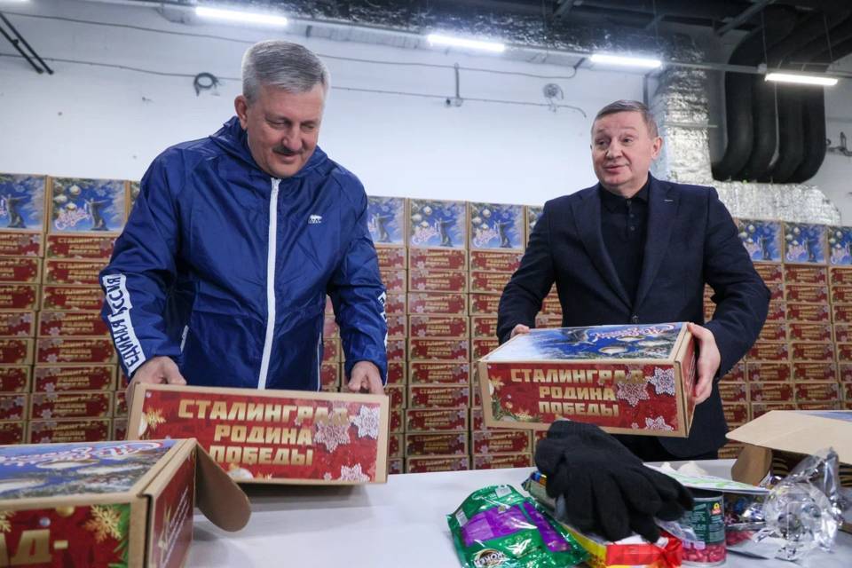 Глава Волгограда принял участие в сборе новогодних подарков для бойцов СВО