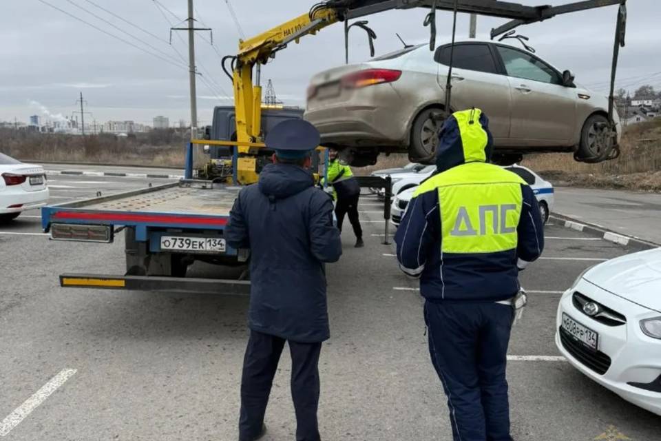 На дорогах Волгограда полицейские за день поймали 85 должников