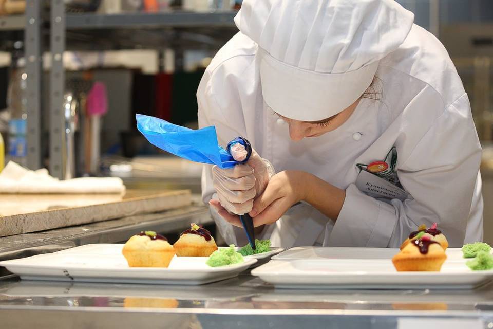 Более 100 тысяч рублей получают шеф-повара в Волгограде