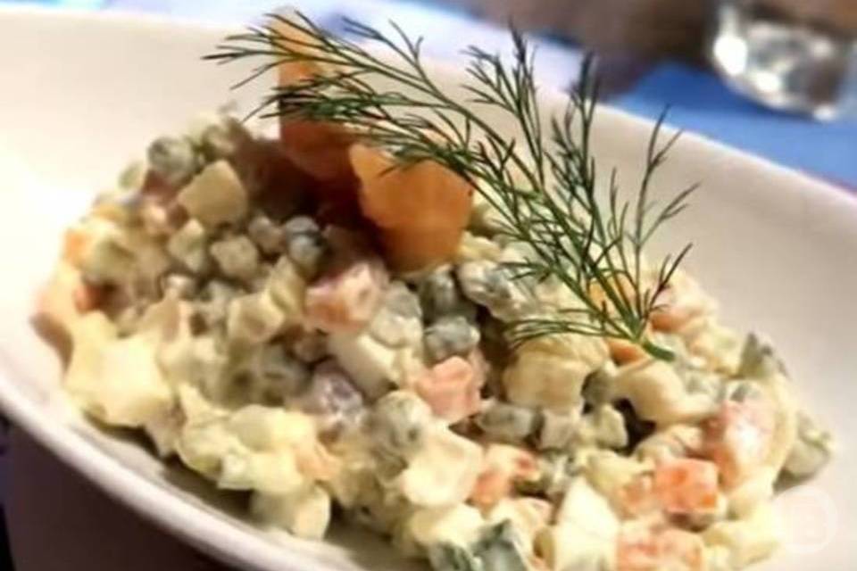 Новый год-2026: как накрыть праздничный стол с бюджетом до 3000