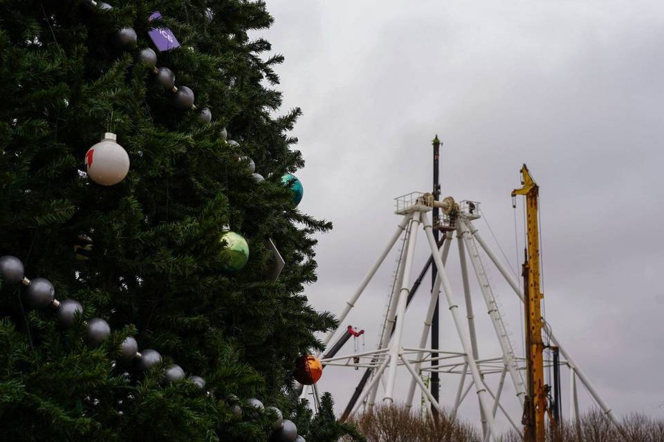 Колесо обозрения в ЦПКиО Волгограда разобрали на 240 элементов и 40 стрел