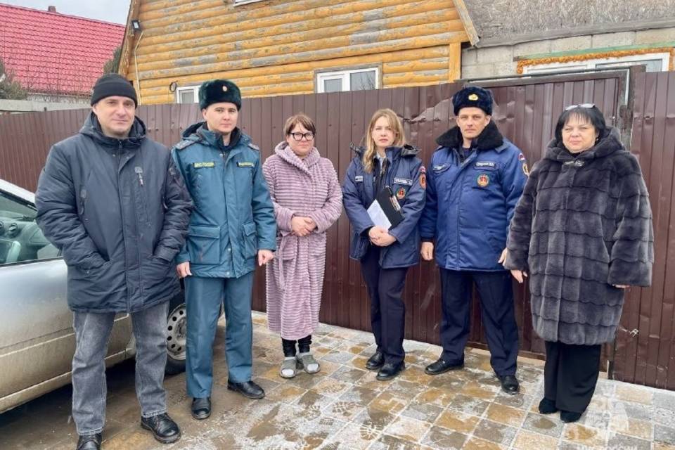 Многодетным волгоградцам установили автономные пожарные извещатели