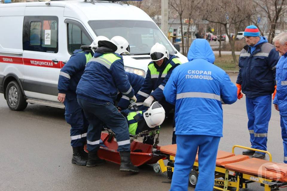 Более 100 человек эвакуированы из МКД после атаки БПЛА в Волгограде