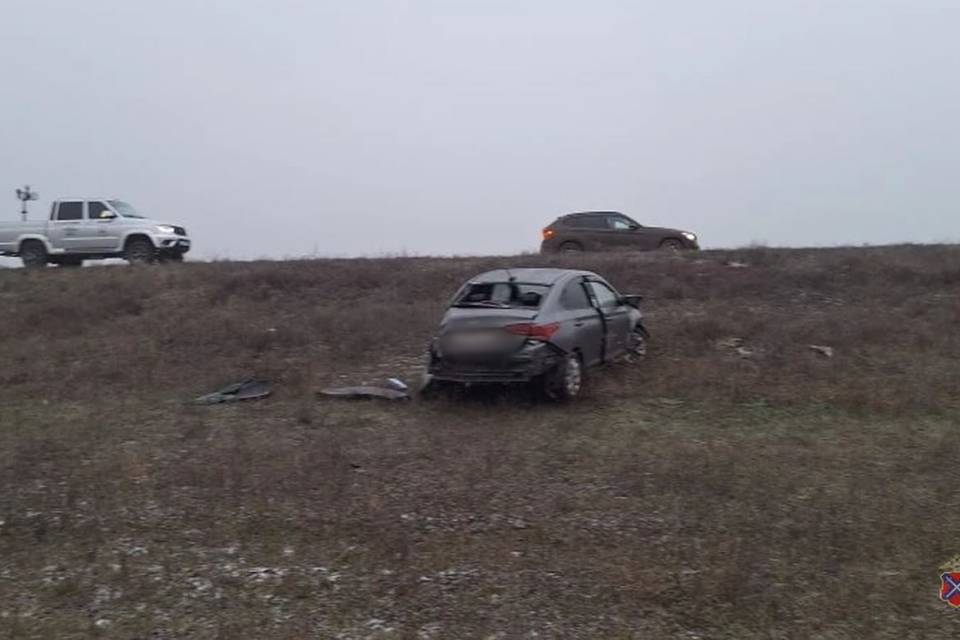 Под Волгоградом водитель «Хендэ» съехал с дороги и перевернулся