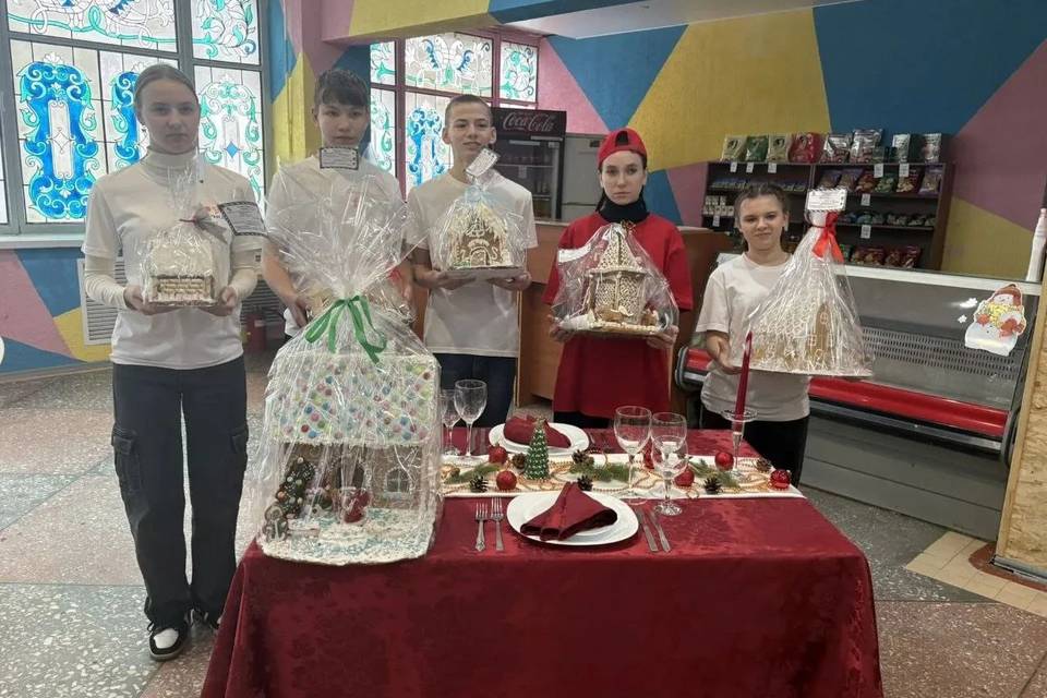 В Камышине прошли соревнования по созданию пряничных домиков