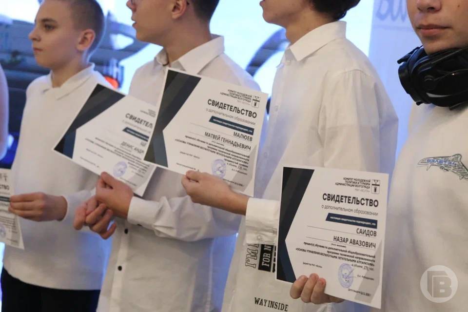 480 волгоградских школьников научились управлять БПЛА