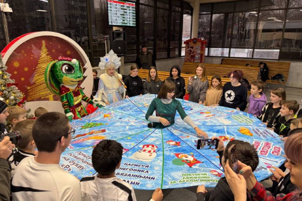 Дед Мороз и Снегурочка встретят волгоградцев на пригородном вокзале Волгоград-1
