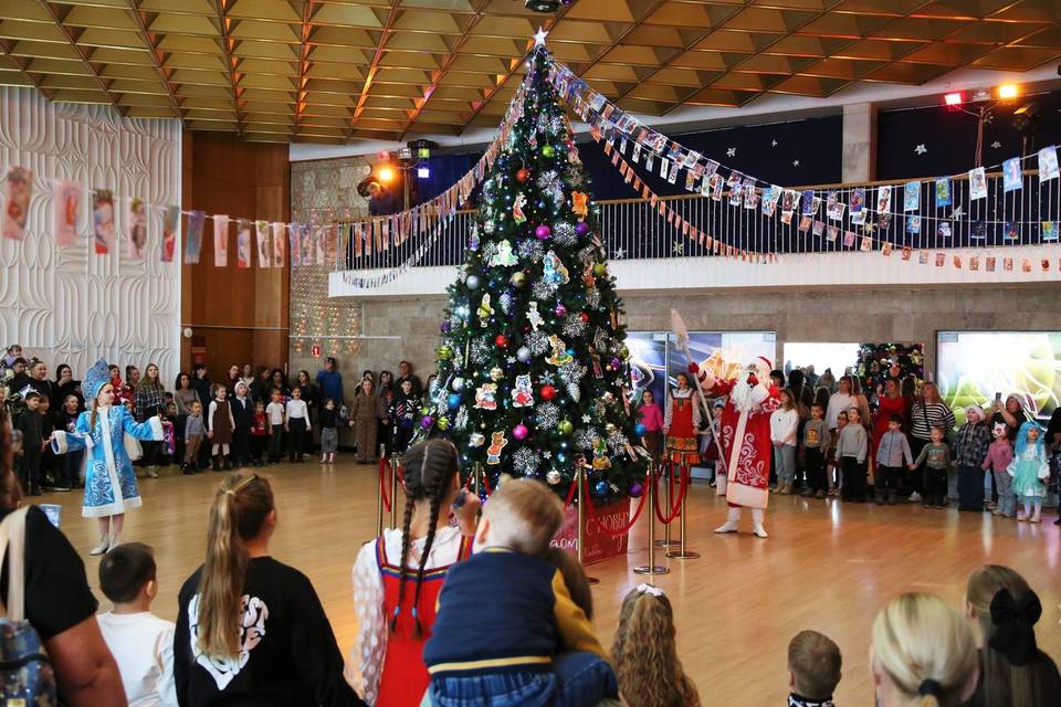 Новогодний праздник для членов семей СВО провели в Волгограде