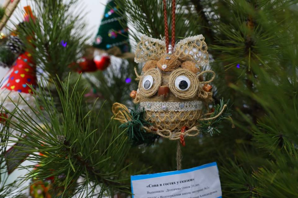 В Волгограде выбрали лучшие елочные игрушки, сделанные из вторсырья