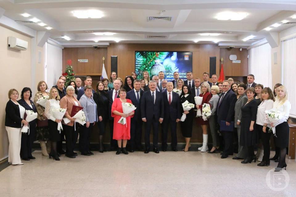 Волгоградцев наградили за вклад в развитие города и региона