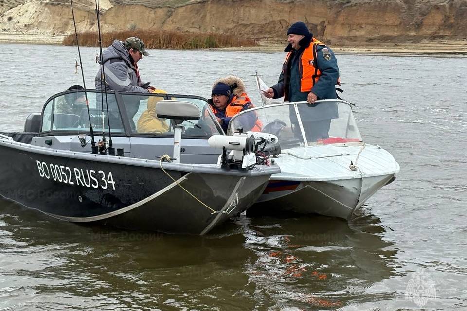 Волгоградцев спасатели обязали надеть жилеты