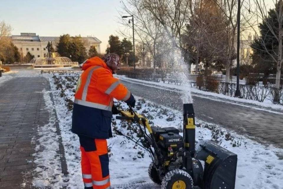 Волгоград чист и безопасен: коммунальщики работали в новогоднюю ночь