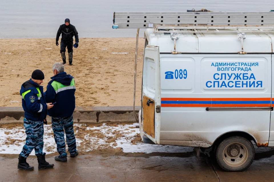 Провалившегося под лед мужчину спасли под Волгоградом