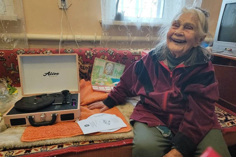 Соседи исполнили мечту 102-летней волгоградки