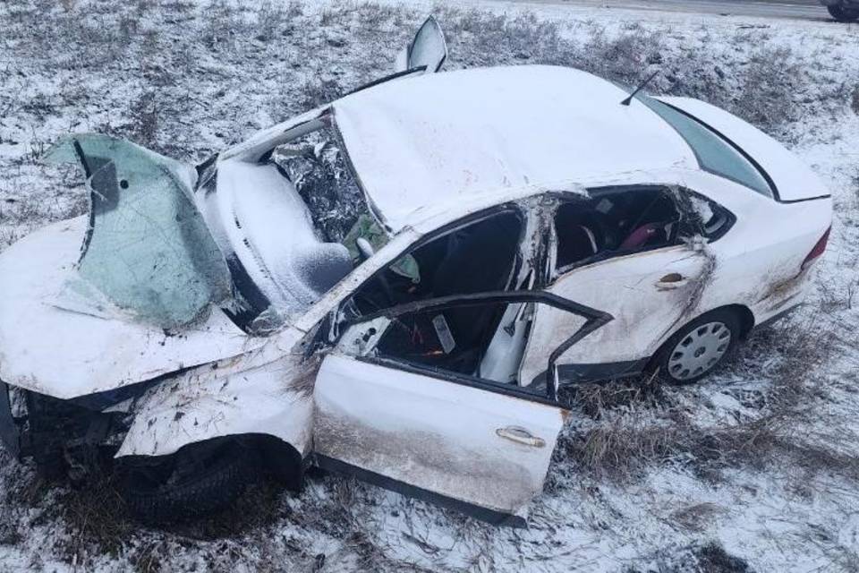 Двое взрослых и ребенок разбились в ДТП под Волгоградом