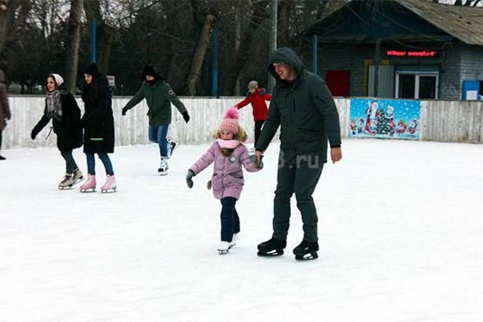 В Камышине открыты пять катков