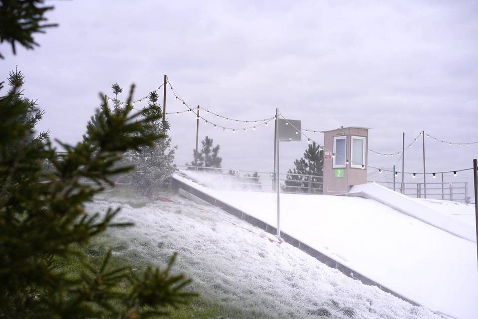 Снежные горки вновь заработали с приходом морозов в ЦПКиО Волгограда