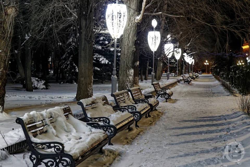 Снег, ветер и гололед: ГИБДД просит волгоградцев об осторожности на дорогах