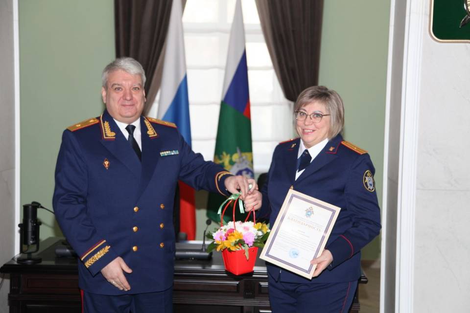 В Волгограде лучших следователей наградили в честь 15-летия СК РФ