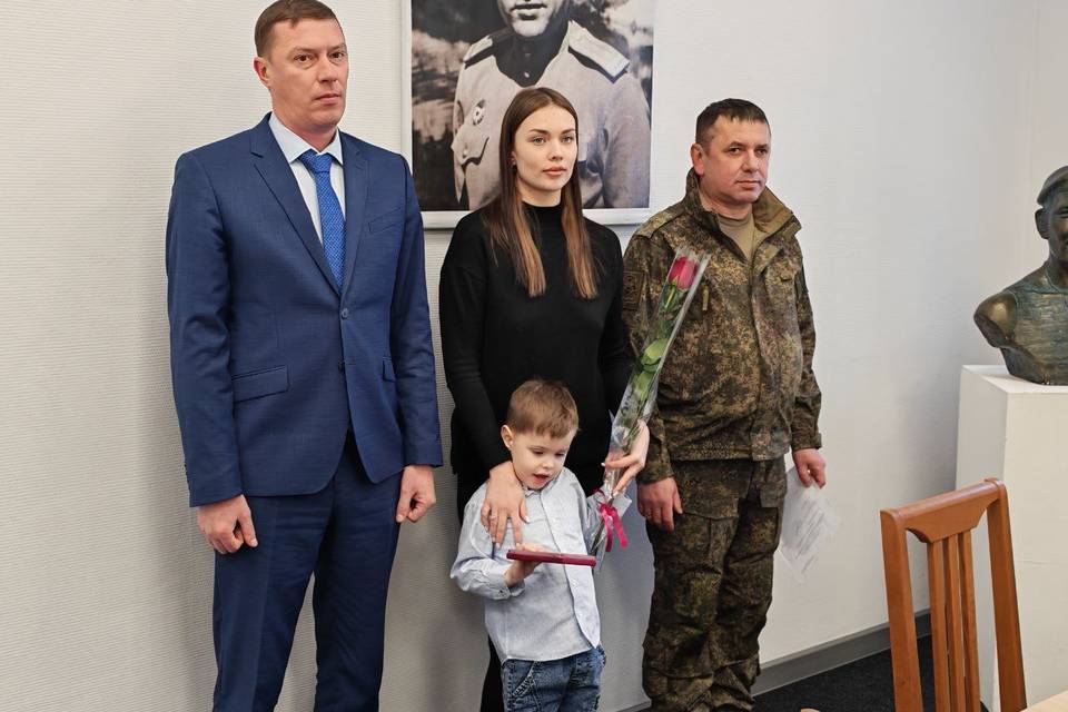 В Волгоградской области родственникам погибших участников СВО вручили госнаграды