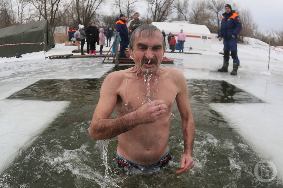 Почти 11 тысяч волгоградцев окунулись в проруби